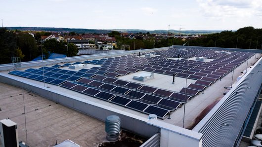 Photovoltaikmodule in Freiberg am Neckar fangen die Sonnenstrahlen ein (Foto: Wircon GmbH) Photovoltaikmodule in Freiberg fangen die Sonnenstrahlen ein (Foto: Wircon GmbH)