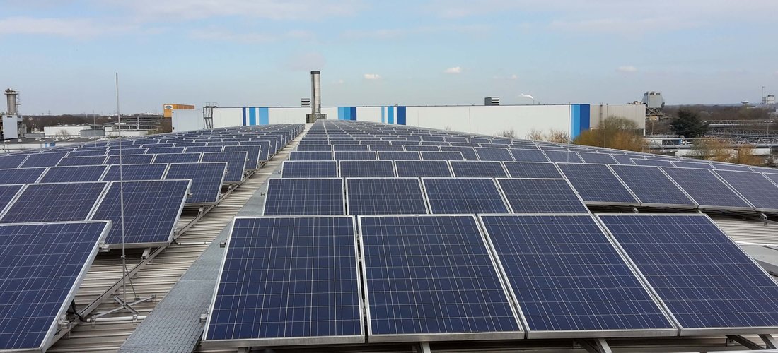 Hier sehen Sie die PV-Module auf der Kompostanlage in Köln (Foto: RheinEnergie)