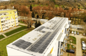 Hier sehen Sie die PV-Module auf dem Mehrfamilienhaus in Freyburg (Foto: SOLARIMO GmbH)