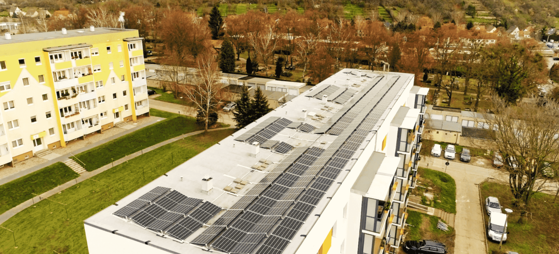 Hier sehen Sie die PV-Module auf dem Mehrfamilienhaus in Freyburg (Foto: SOLARIMO GmbH)