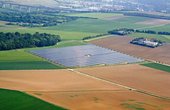 Solarpark in Marktbreit-Gnodstadt fängt Sonnenstrahlen ein (Foto: Stadtwerke Bochum Holding GmbH)