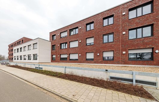 Photovoltaik wird auch zur eigenständigen Wärmeversorgung wie hier in einem Mehrfamilienhaus in Nordhorn eingesetzt. (Foto: E3/DC GmbH)
