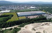 Auf dem neuen Lidl-Verwaltungs- und Logistikzentrum in Bietigheim entsteht ein Gründach mit Photovoltaikanlage. (Foto: Lidl)