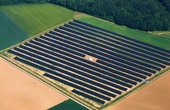 Solarmodule auf dem Areal in Marktbreit-Gnodstadt (Foto: Stadtwerke Bochum Holding GmbH)