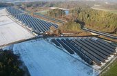 Solarpark Stadelhofen im Winter 2020 (Foto: NATURSTROM AG)