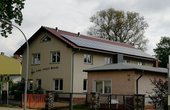 Solarmodule funkeln auf der Musikschule in Oranienburg (Foto: Musikschule Klang-farbe Orange UG)