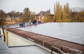 Insgesamt 414 Kilowatt peak leisten die 1.478 Module der neuen PV-Anlage im Wasserwerk Beelitzhof. (Foto: Berliner Stadtwerke/ Reiner Freese)
