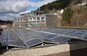 Photovoltaikanlage auf dem Gebäude B der Hochschule Furtwangen im Schwarzwald (Foto: Hochschule Furtwangen)